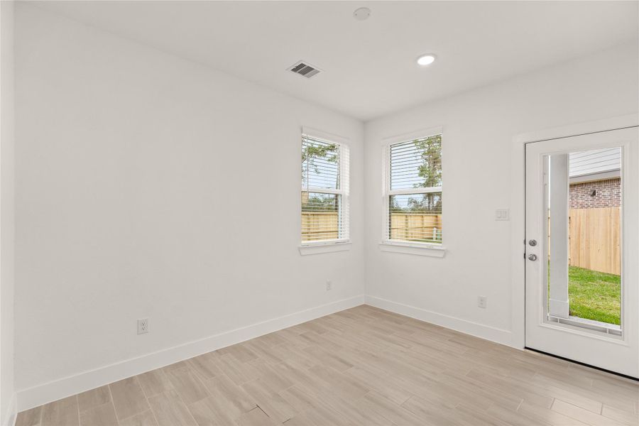 Spacious, unfurnished interior of a new home in Balmoral, Atascocita (Image 13).