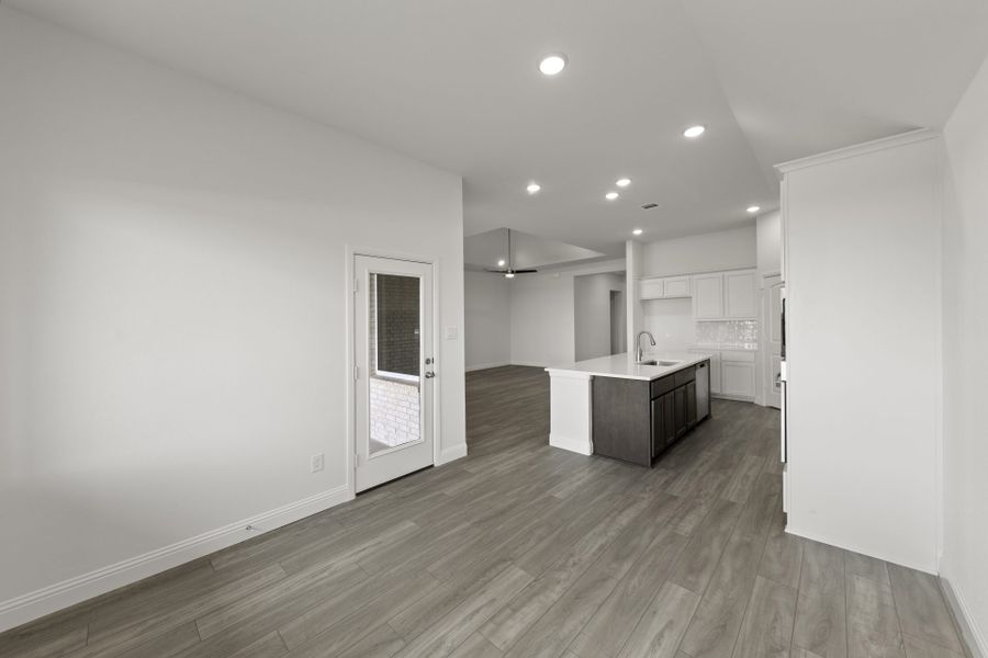 Spacious, unfurnished interior of a new home in Creekview Meadows, Pilot Point (Image 13).