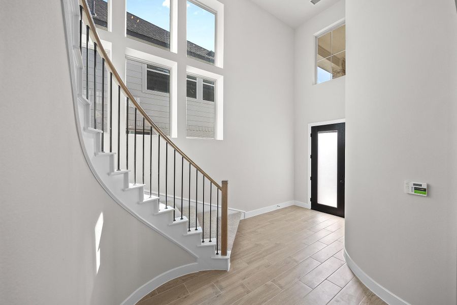 Spacious, unfurnished interior of a new home in Parmer Ranch, Georgetown (Image 17).