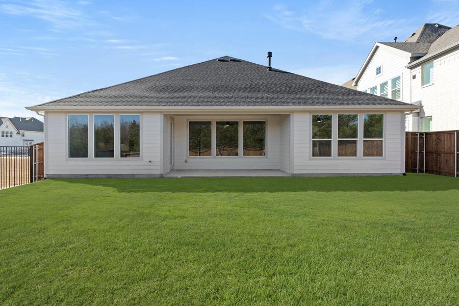 Exterior details and patio area of a home in Somerset Park, Rockwall (Image 4).