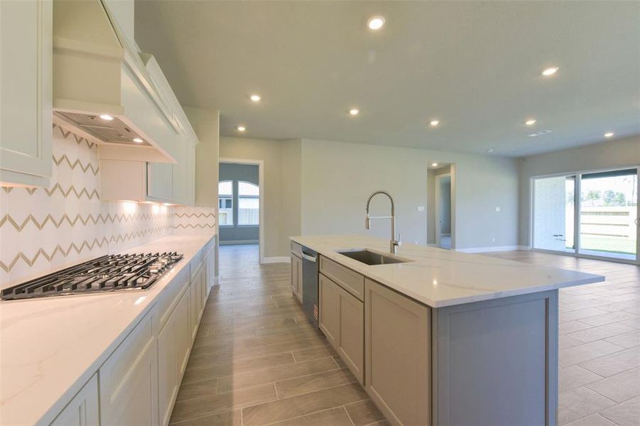 Furnished interior view inside a new home in Evergreen 50', Conroe (Image 11).