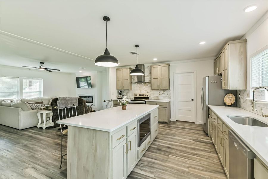 Kicthen w soft close drawers