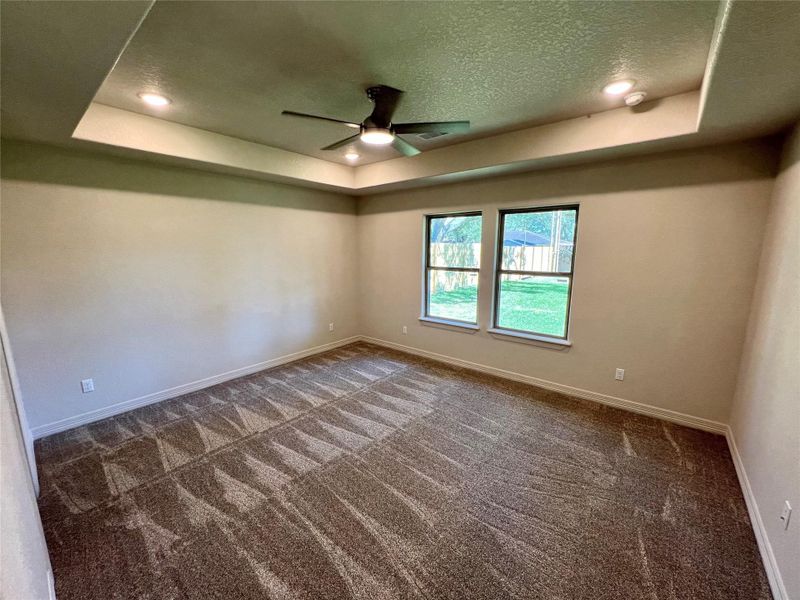 Spacious, unfurnished interior of a new home in , Angleton (Image 32).