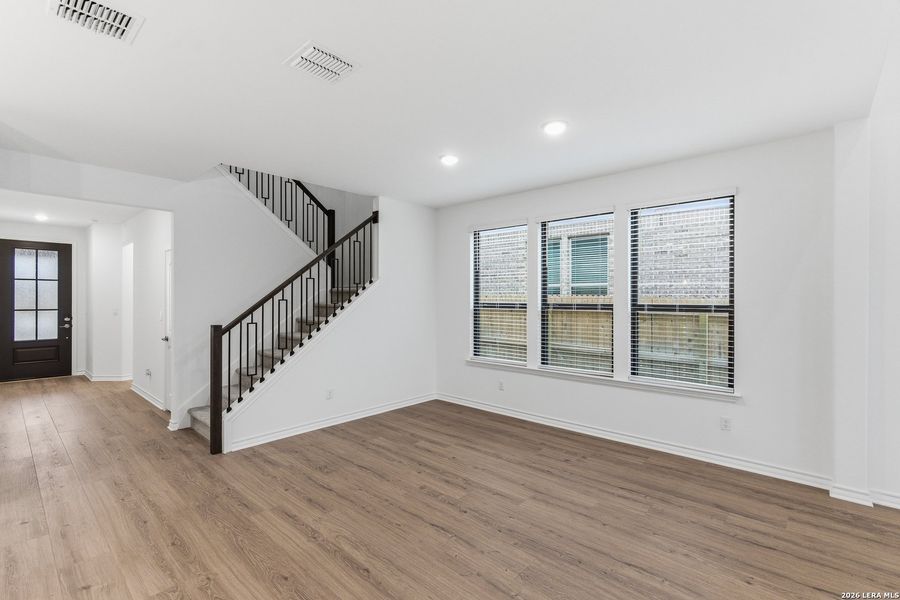 Spacious, unfurnished interior of a new home in Lily Springs, Seguin (Image 16).