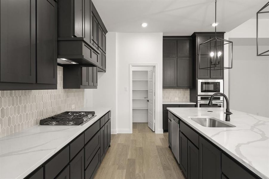 748 Brozgold- Kitchen-3