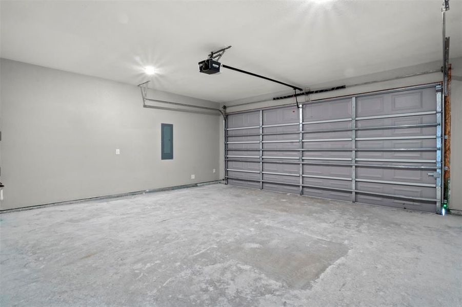 Spacious, unfurnished interior of a new home in , Dallas (Image 28). Spacious, unfurnished interior of a new home in , Dallas (Image 28).