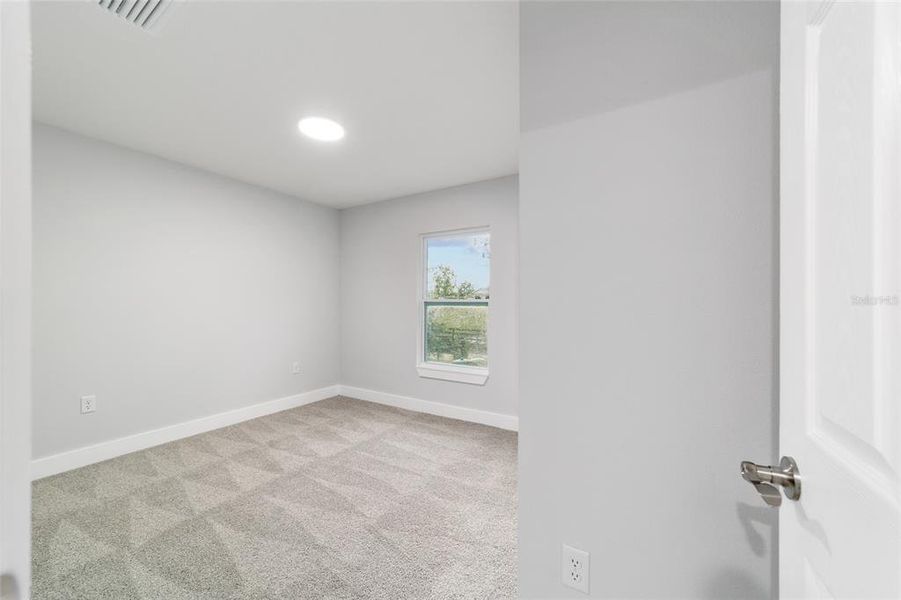Spacious, unfurnished interior of a new home in , Dunnellon (Image 31).