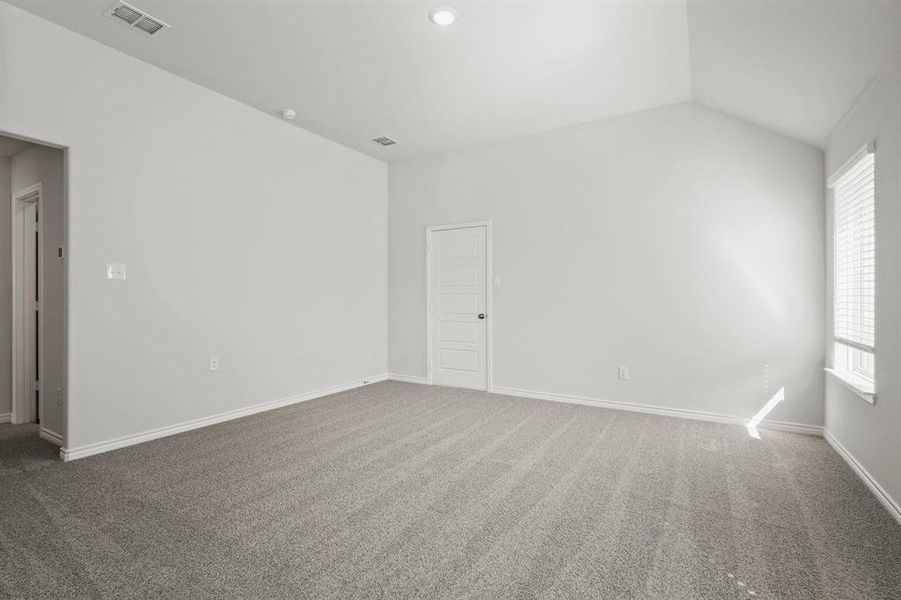 Spacious, unfurnished interior of a new home in Sycamore Landing, Fort Worth (Image 15). Spacious, unfurnished interior of a new home in Sycamore Landing, Fort Worth (Image 15).