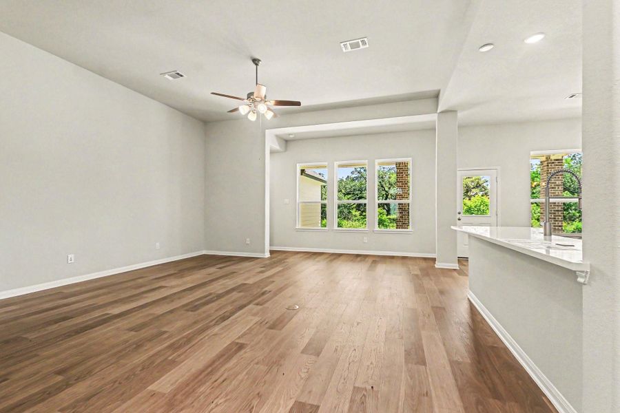 Spacious, unfurnished interior of a new home in , Bay City (Image 34).