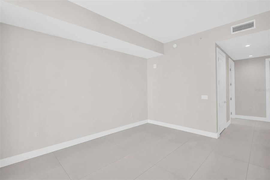 Spacious, unfurnished interior of a new home in , St. Petersburg (Image 55).