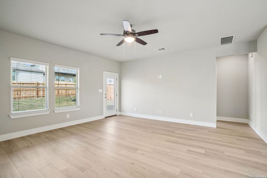 Spacious, unfurnished interior of a new home in Lark Canyon, New Braunfels (Image 53).