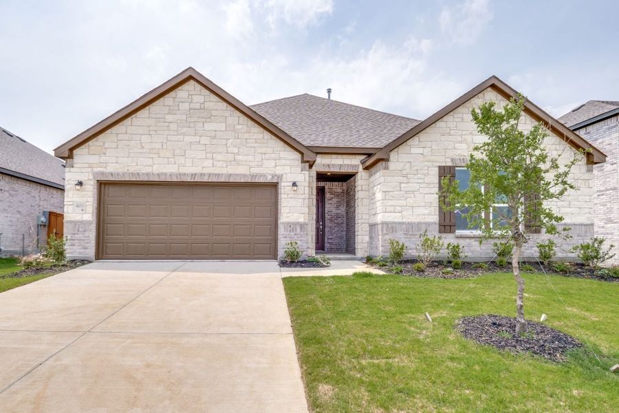 Front exterior of a new home in Heartland Signature, Heartland, TX, highlighting curb appeal (Image 1). Front exterior of a new home in Heartland Signature, Heartland, TX, highlighting curb appeal (Image 1).