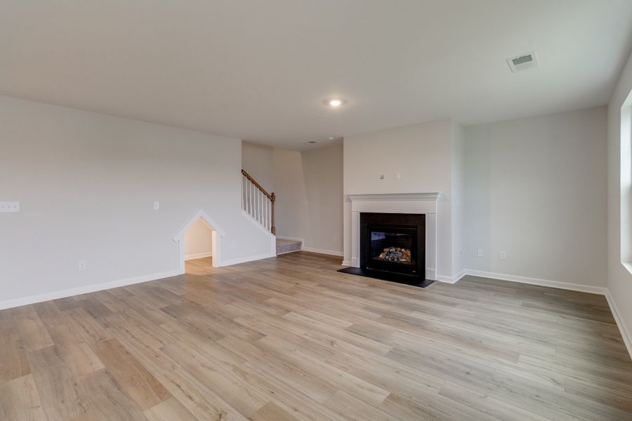 Spacious, unfurnished interior of a new home in Ellington, Elgin (Image 26).