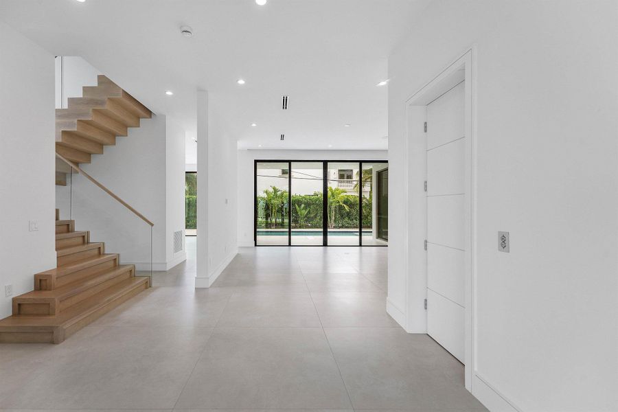 Spacious, unfurnished interior of a new home in , Boca Raton (Image 44).