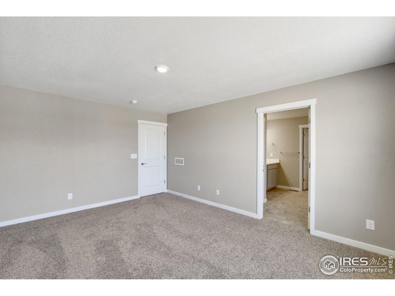 Spacious, unfurnished interior of a new home in Settlers Crossing, Commerce City (Image 22).