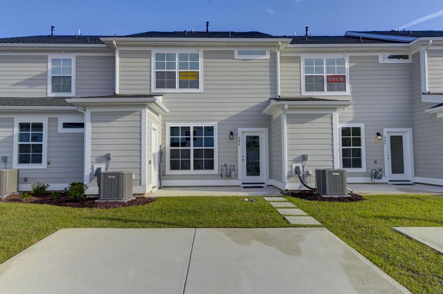 Exterior details and patio area of a home in Lake Carolina Townhomes, Columbia (Image 26).