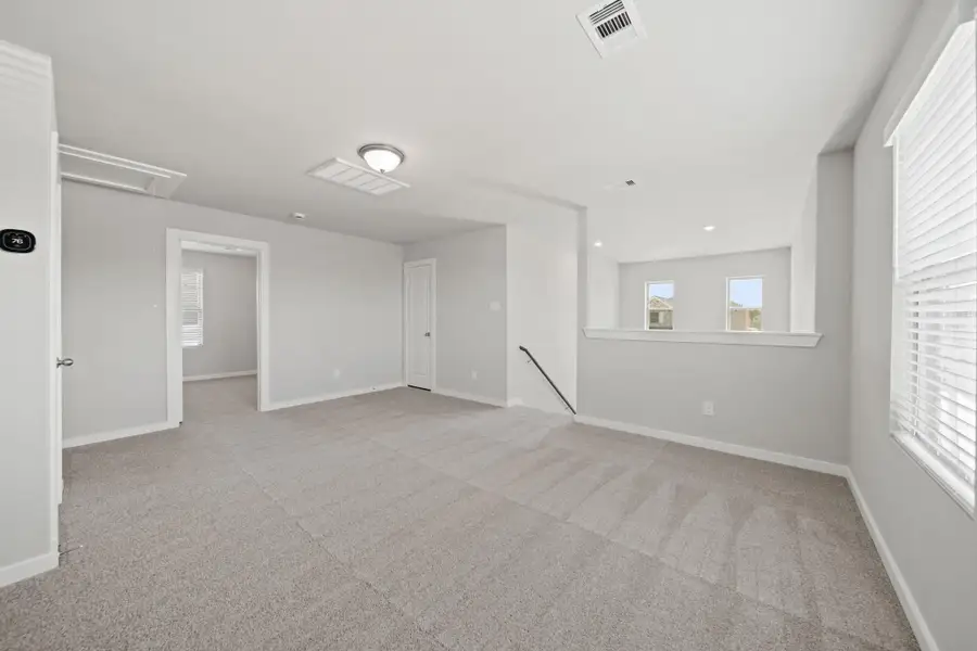 Spacious, unfurnished interior of a new home in Laurel Landing, Alvin (Image 17).