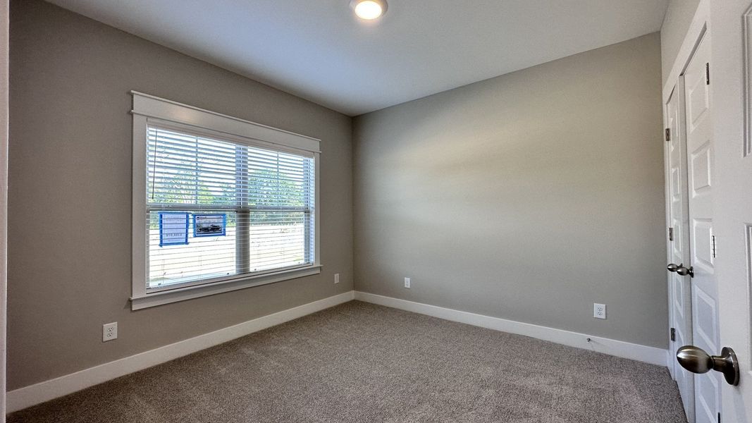 Spacious, unfurnished interior of a new home in Veterans Cove, Murfreesboro (Image 12).