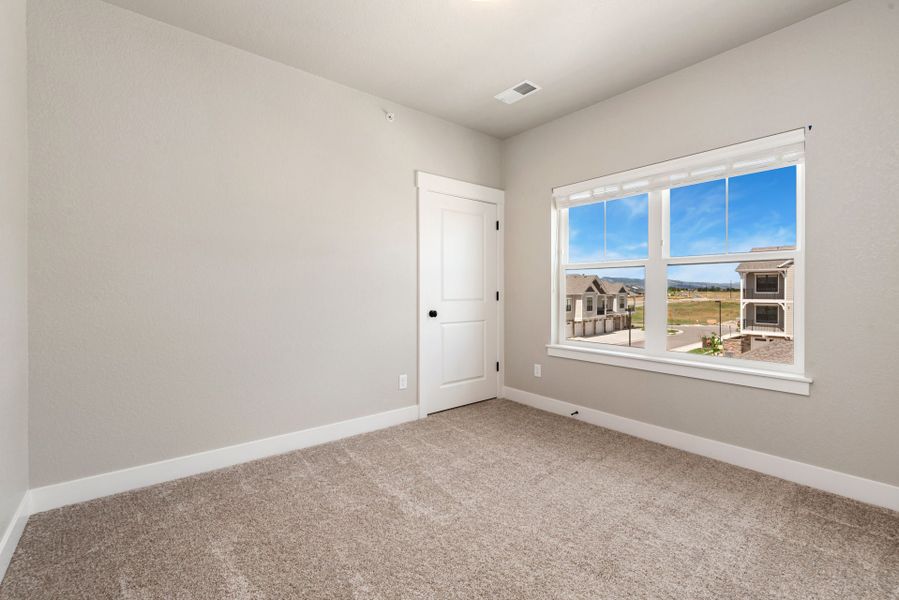 Spacious, unfurnished interior of a new home in The Lakes at Centerra, Loveland (Image 12).