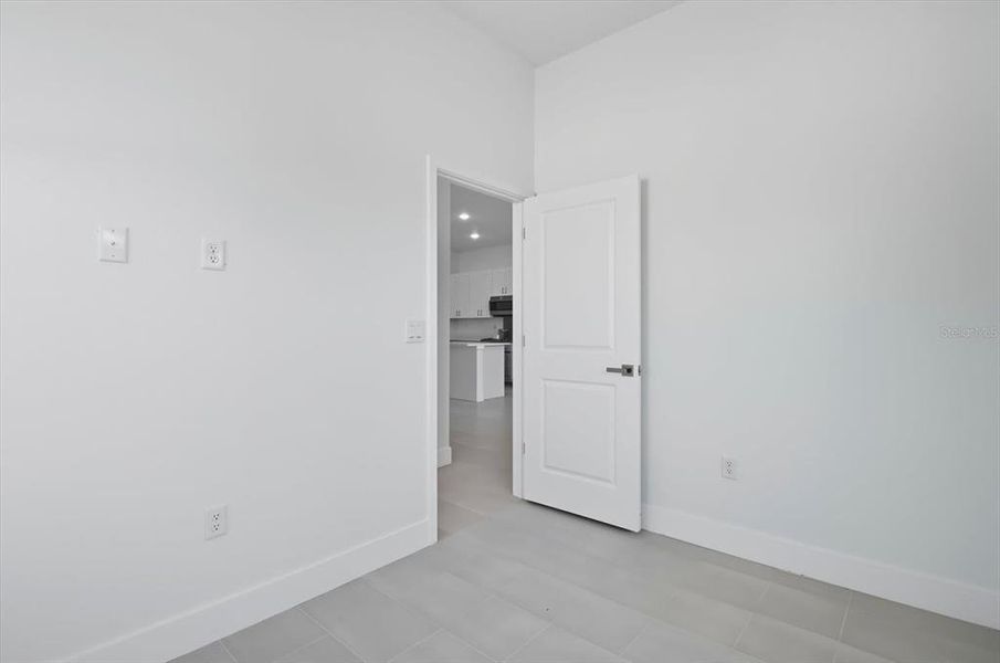 Spacious, unfurnished interior of a new home in , Dunnellon (Image 27).