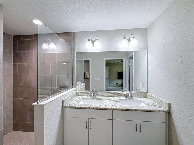 Furnished interior view inside a new home in , Dunnellon (Image 46).