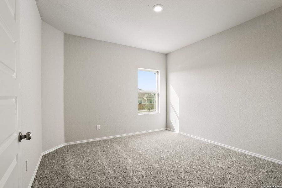 Spacious, unfurnished interior of a new home in Blue Ridge Ranch, San Antonio (Image 14).