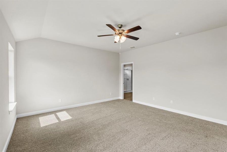 Spacious, unfurnished interior of a new home in Sandstone Estates, Granbury (Image 24).