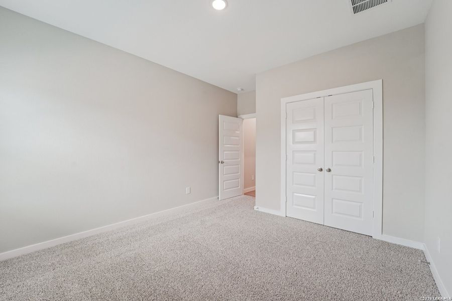 Spacious, unfurnished interior of a new home in Alamo Estates, San Antonio (Image 37).