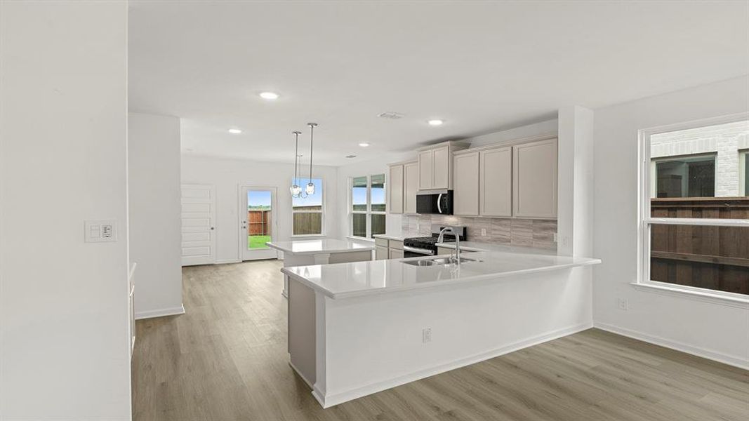 11. 3210 Summerland - Kitchen (2) 11. 3210 Summerland - Kitchen (2)