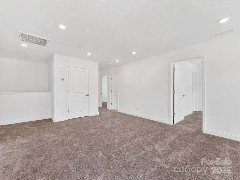 Spacious, unfurnished interior of a new home in Cannon Run, Concord (Image 19).