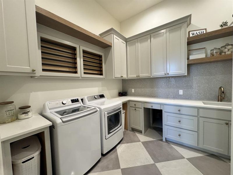 Downstairs Laundry room with lots of storage Downstairs Laundry room with lots of storage