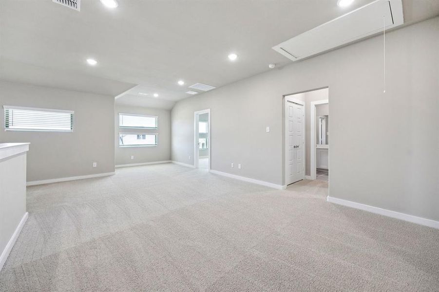 Spacious, unfurnished interior of a new home in Southridge, McKinney (Image 19).