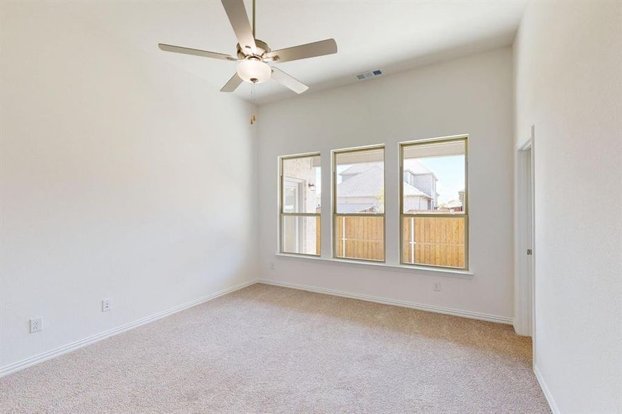 Spacious, unfurnished interior of a new home in Tarrytown, Crowley (Image 24).