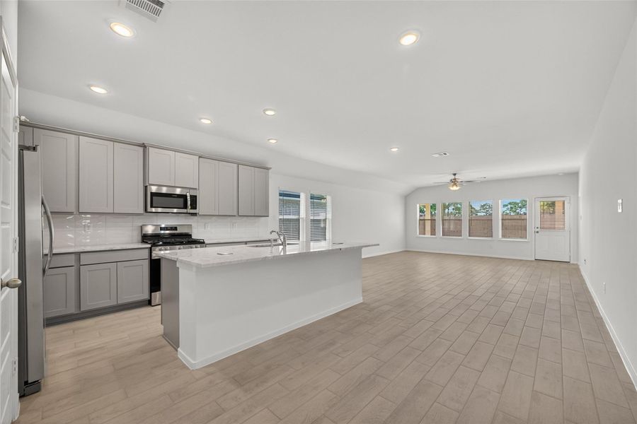 Furnished interior view inside a new home in Rollingbrook Estates, Baytown (Image 11). Furnished interior view inside a new home in Rollingbrook Estates, Baytown (Image 11).