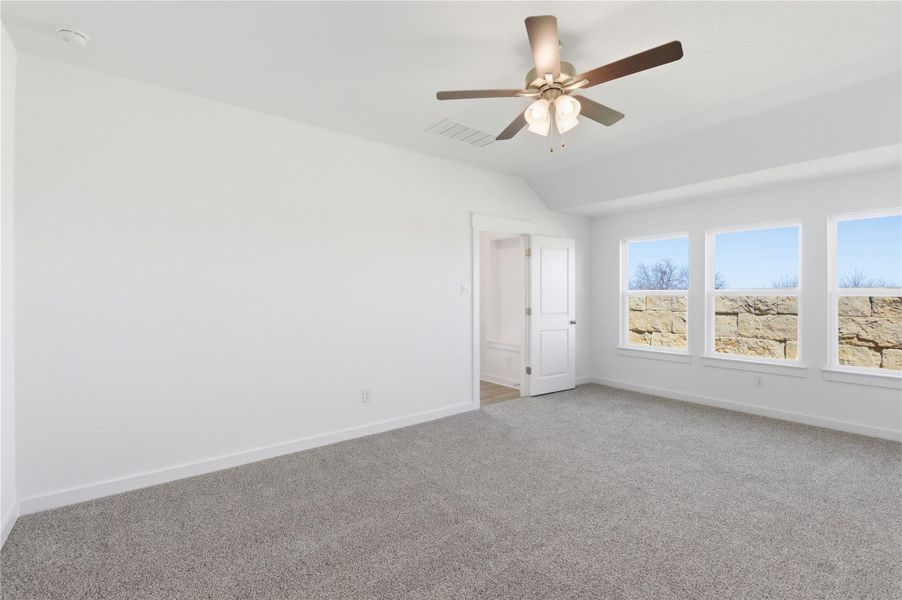 Spacious, unfurnished interior of a new home in Hunters Glen, Jarrell (Image 12).