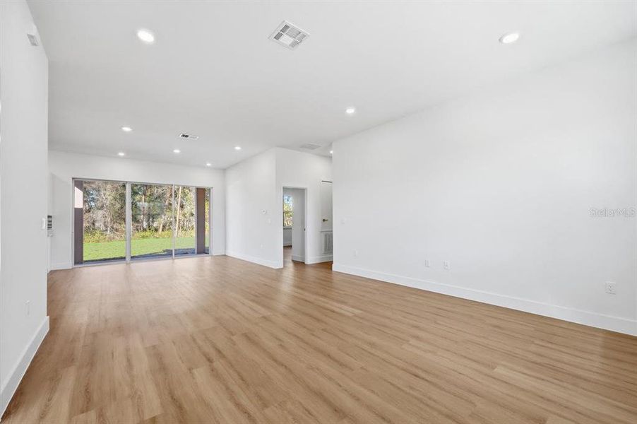 Spacious, unfurnished interior of a new home in , Ocala (Image 18).