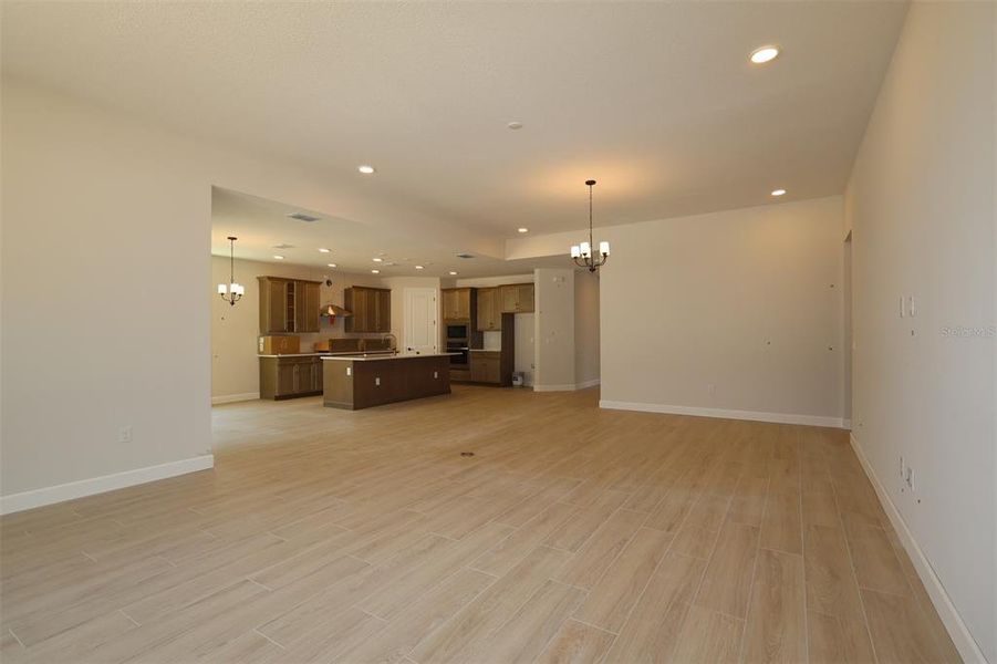 Spacious, unfurnished interior of a new home in Wolf Lake Ranch, Apopka (Image 7).