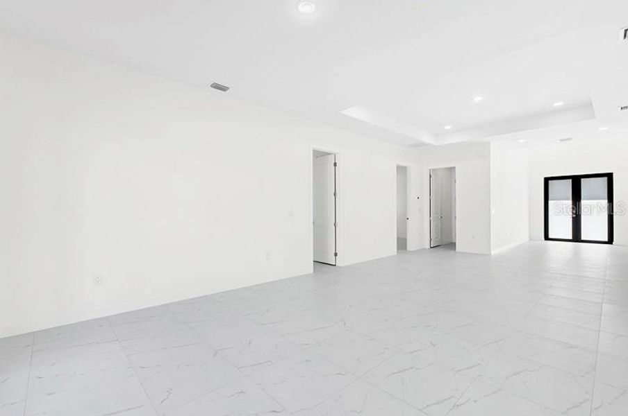 Spacious, unfurnished interior of a new home in , Cape Coral (Image 32).
