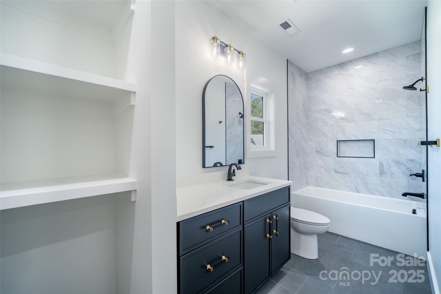 Full Bathroom #2