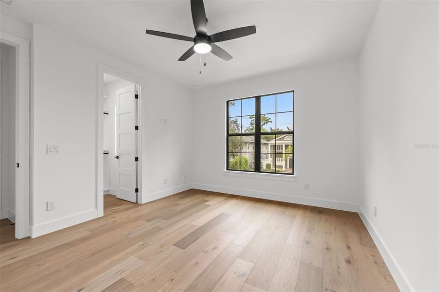 Spacious, unfurnished interior of a new home in , Orlando (Image 24).