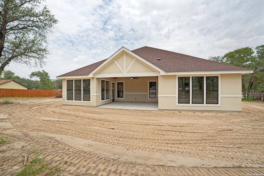 Exterior details and patio area of a home in , Natalia (Image 3).