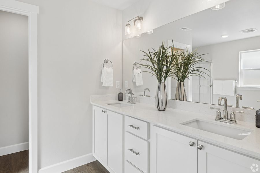 Furnished interior view inside a new home in IronHorse, Prineville (Image 15).