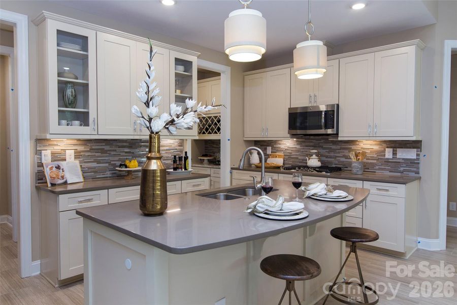 Model photo used for reference