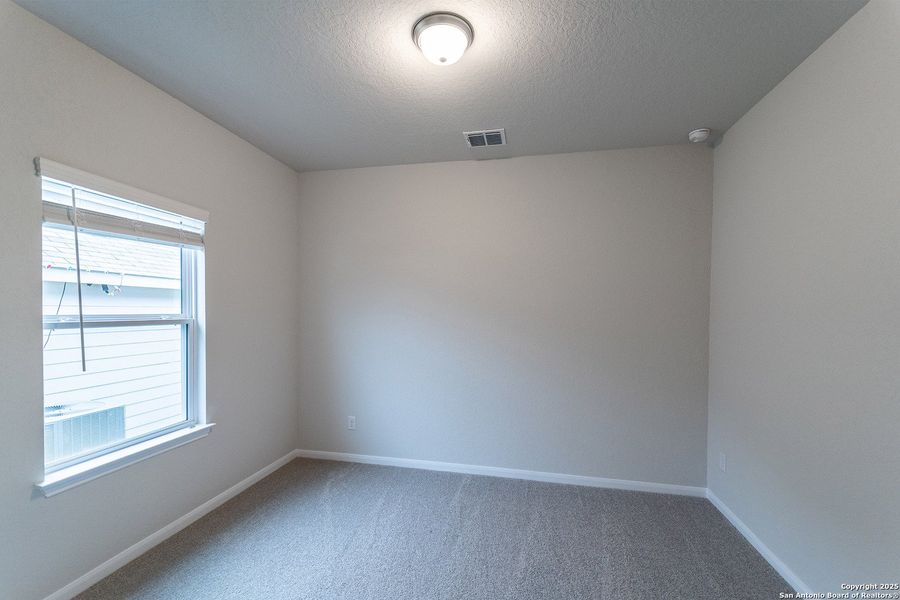 Spacious, unfurnished interior of a new home in Cloud Country, New Braunfels (Image 13).