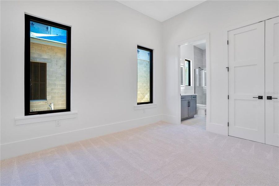 Spacious, unfurnished interior of a new home in , Orlando (Image 44).