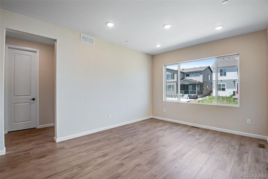 Spacious, unfurnished interior of a new home in Reunion Ridge, Commerce City (Image 37).