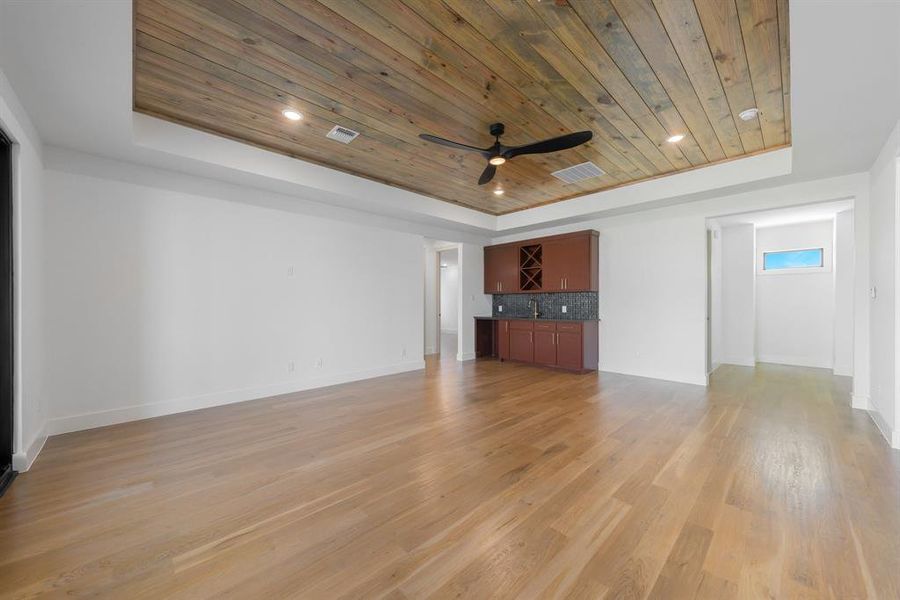 Spacious, unfurnished interior of a new home in The Resort on Eagle Mt. Lake, Fort Worth (Image 19).
