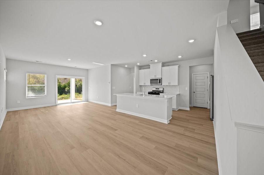 Spacious, unfurnished interior of a new home in Village at White Pine, Pendleton (Image 14).