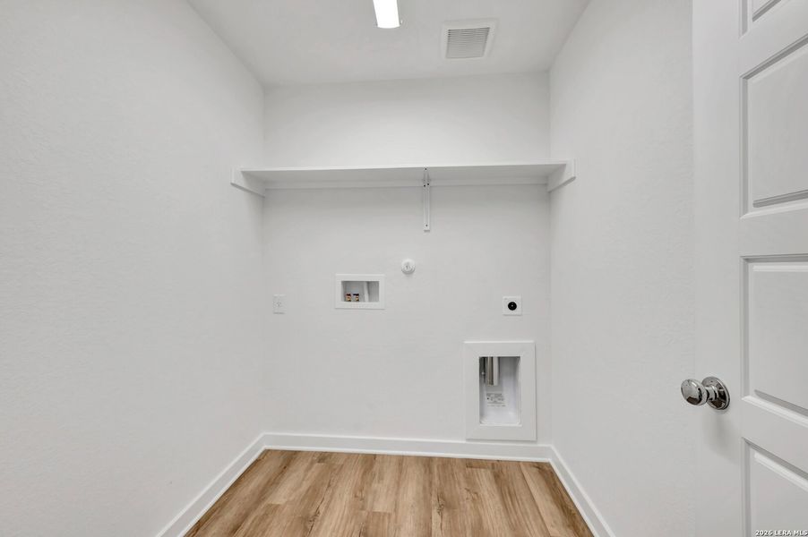 Spacious, unfurnished interior of a new home in Legacy Hills, San Antonio (Image 20).