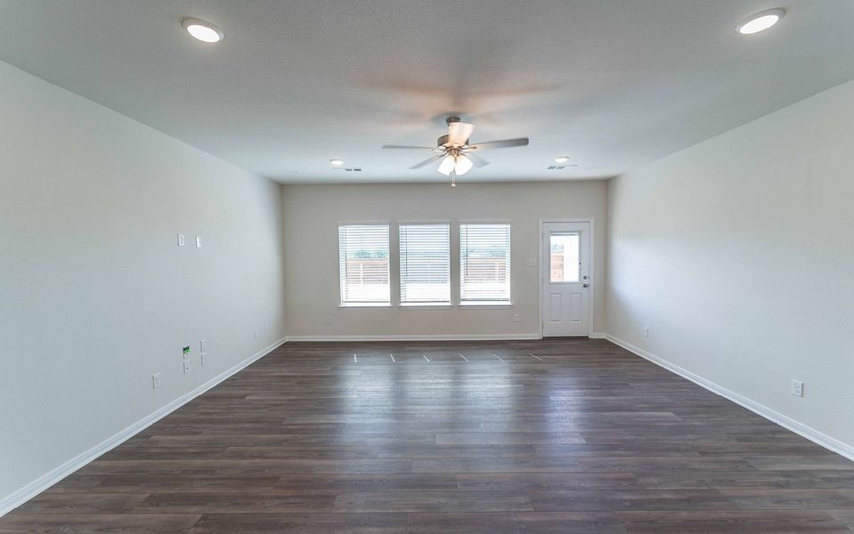 Spacious, unfurnished interior of a new home in Solterra, Mesquite (Image 11).
